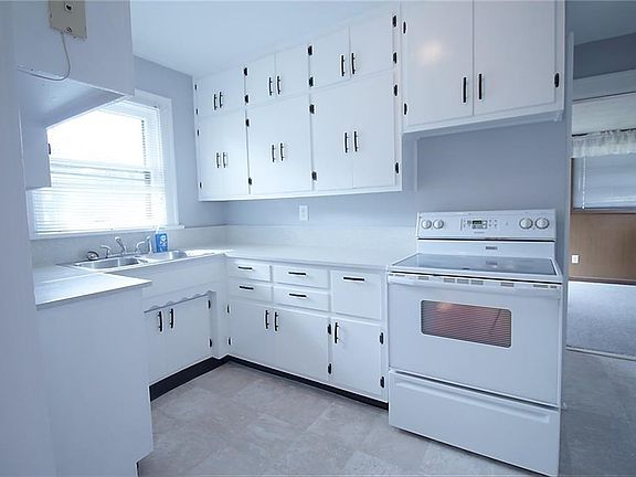 4th image of 930 N Bosart Ave