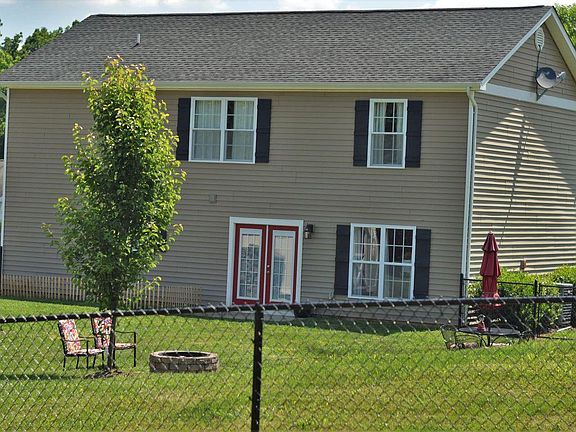 3rd image of 200 Holland View Dr