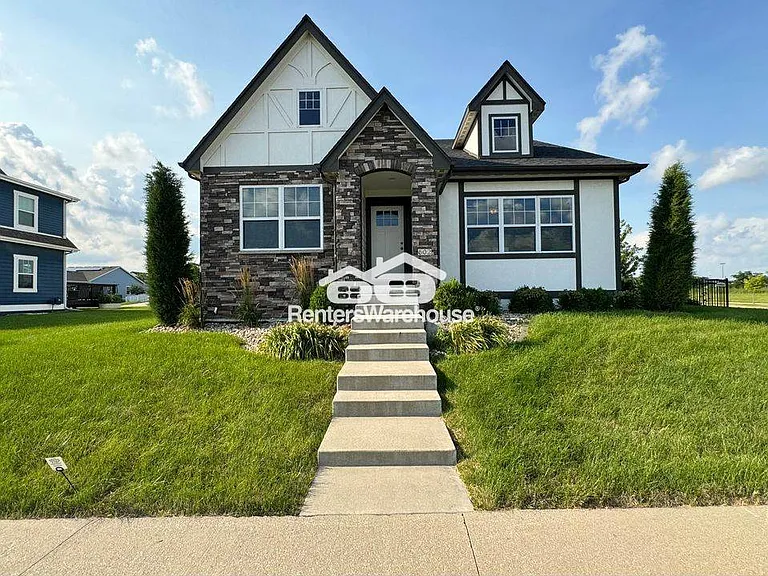 602 SW Magazine Rd — Photo 1