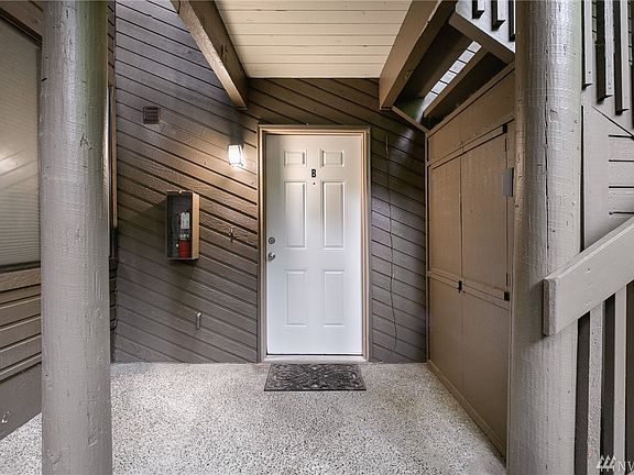3rd image of 10020 NE 123rd St APT B