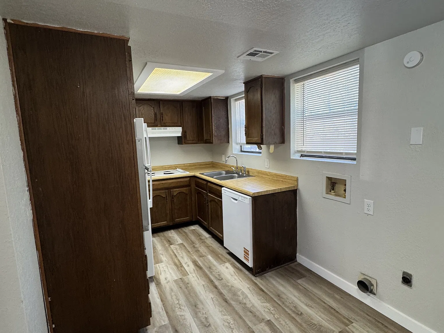 Pleasant Valley Apartments - 10 — Photo 3