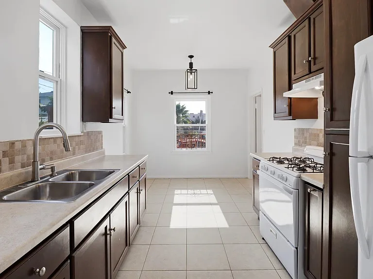 1167 N Kingsley Dr #101 — Photo 8