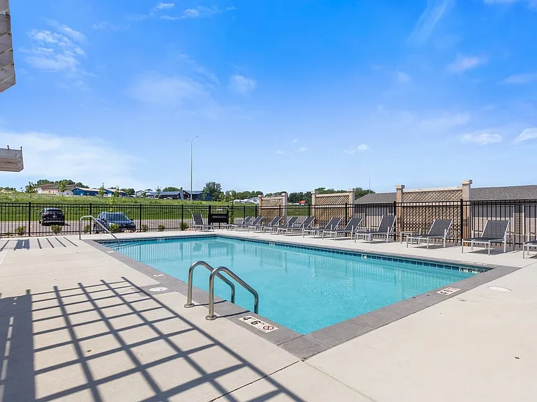 Willows South Commons — Photo 9