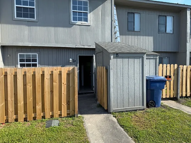 Pine Villa Town Houses — Photo 1