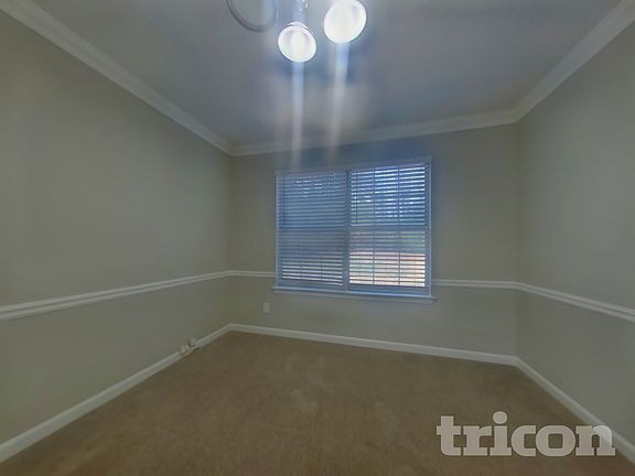 3rd image of 1292 Parkwood Chase NW
