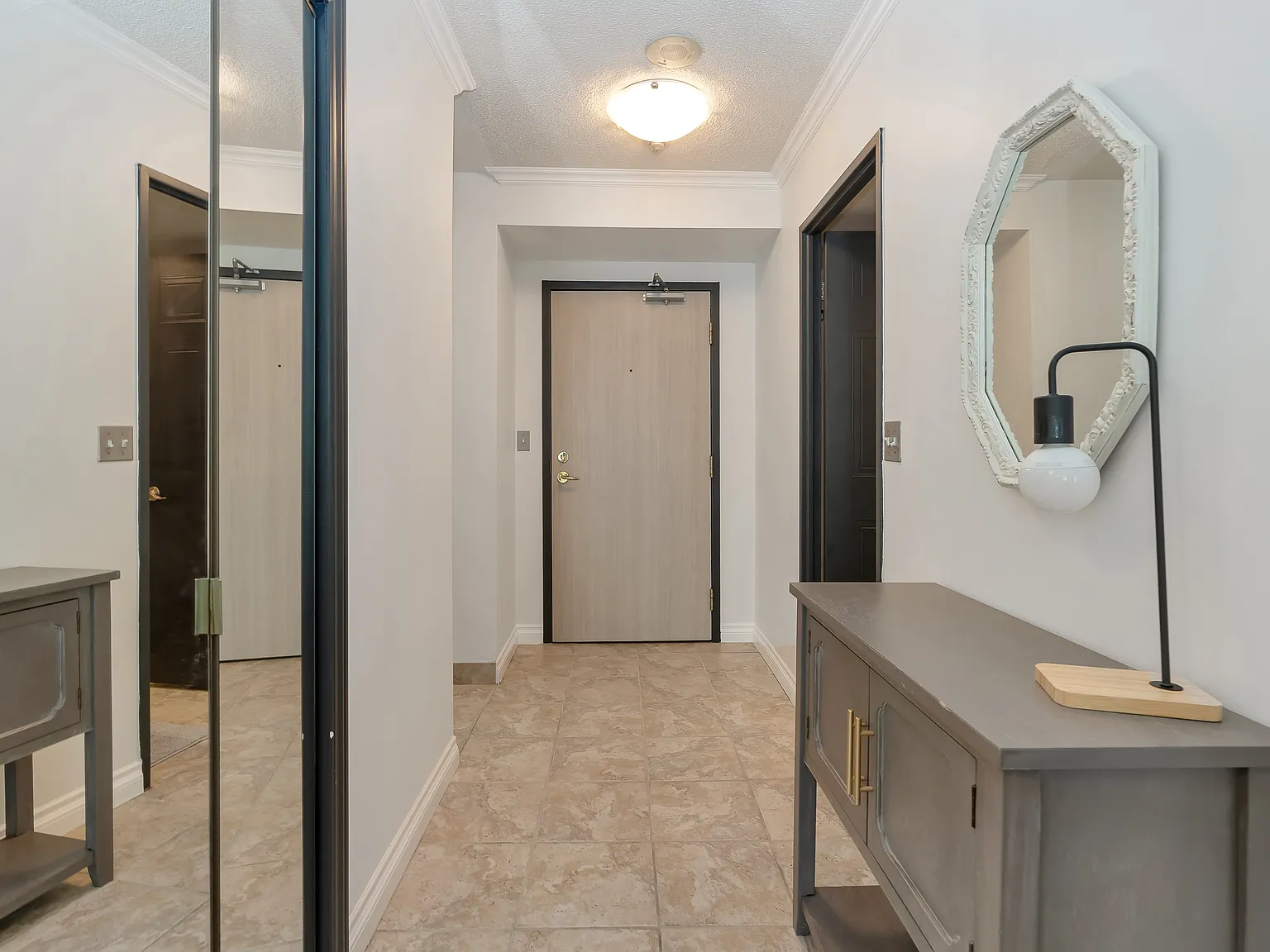 140 Dunlop St E, Barrie, ON L4M 6H1, Canada — Photo 2