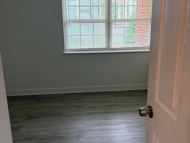 125 S Ewing Ave #8 — Photo 8