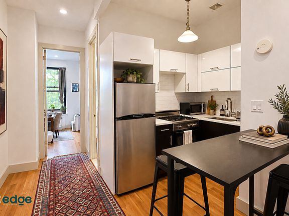 3rd image of 233 Jefferson St APT 2l
