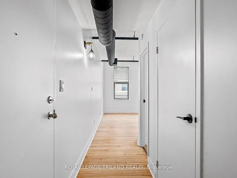 330 Clarence St #204 — Photo 4