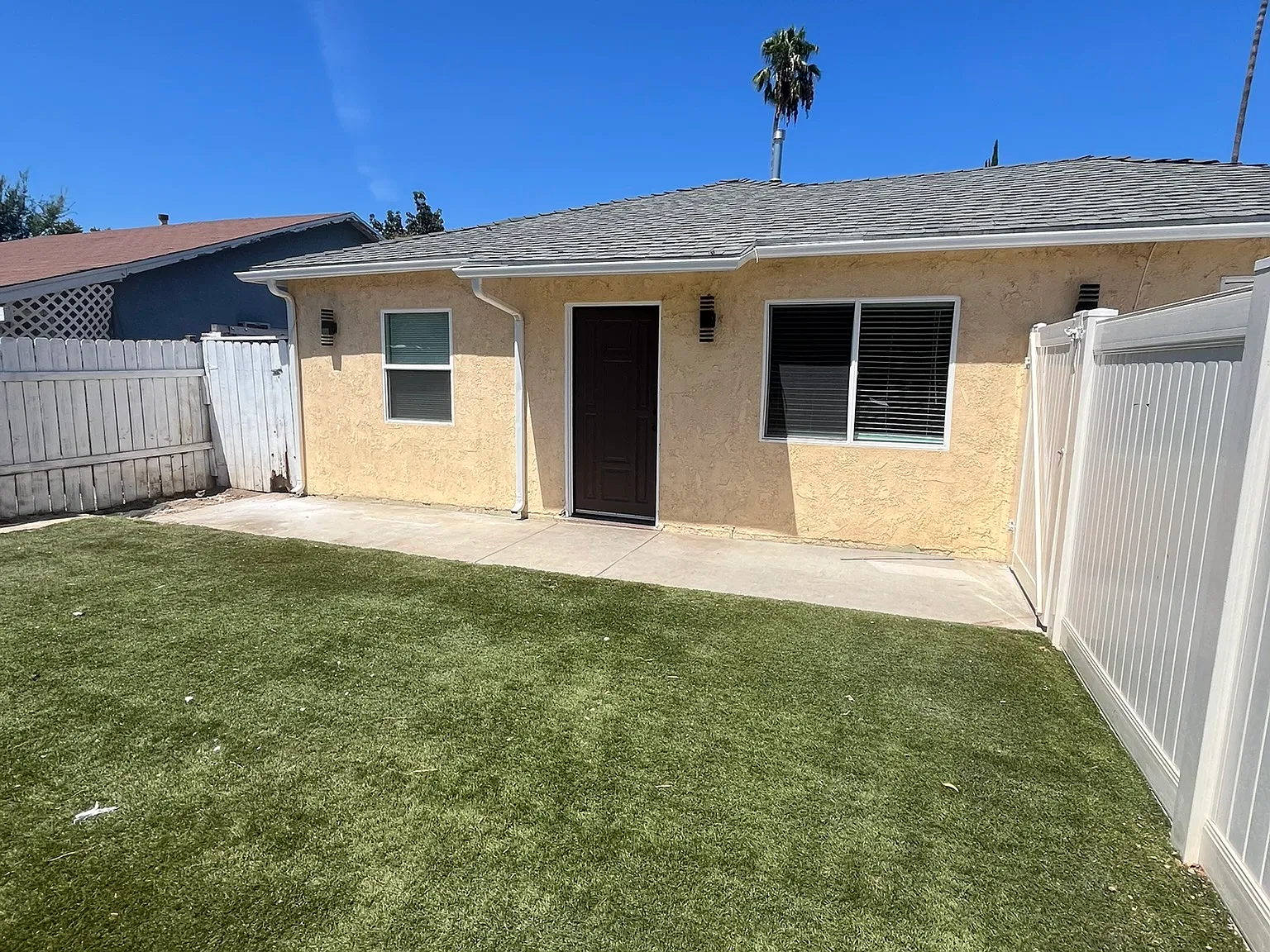 3 bed, 1200 sqft, $3,595 — Photo 2