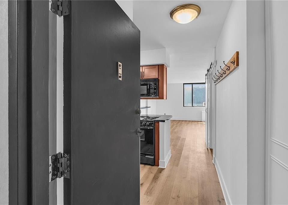 1st image of 600 E 8th St APT 9S