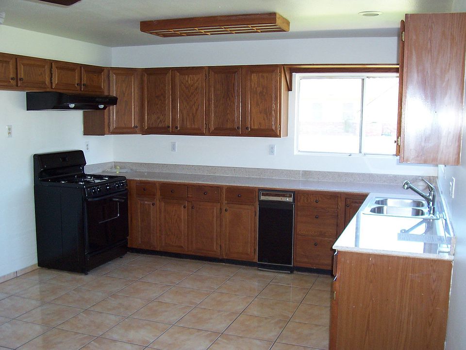 2nd image of 3024 Berros St