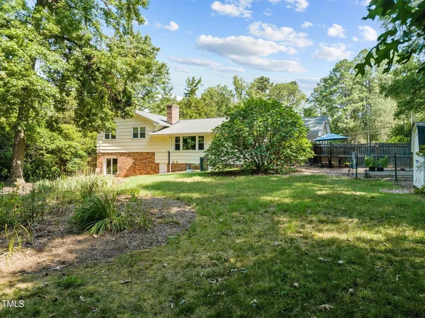 1204 Willow Dr, Chapel Hill, NC 27517