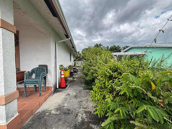 5th image of 2699 Summit Boulevard