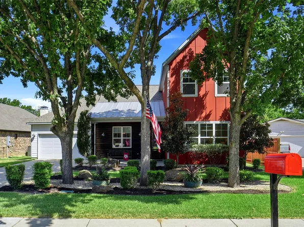 1300 Worthington St, Grapevine, TX 76051