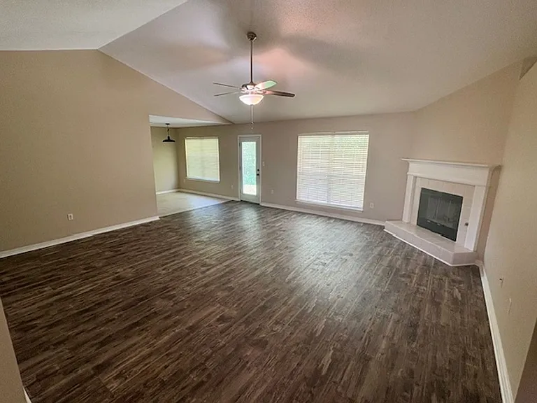 3848 Mesa Rd — Photo 2