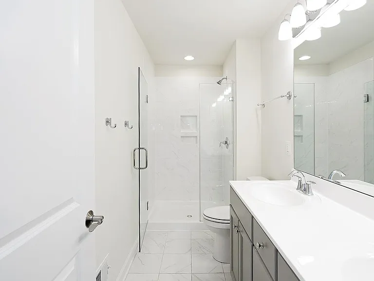 126 Longwood Dr #C — Photo 6