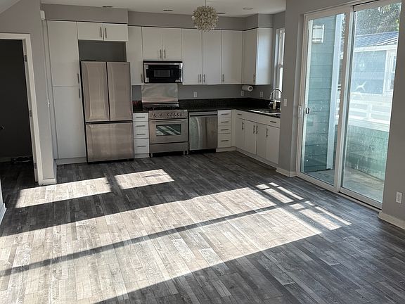 5th image of 1066 41st Ave Unit C202