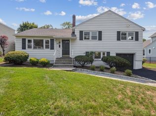 990 Washington Ave, Ho Ho Kus, NJ 07423