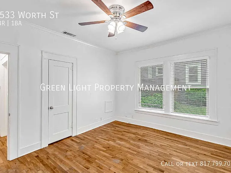 4533 Worth St — Photo 7