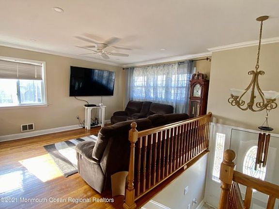 4th image of 829 Tudor Ct