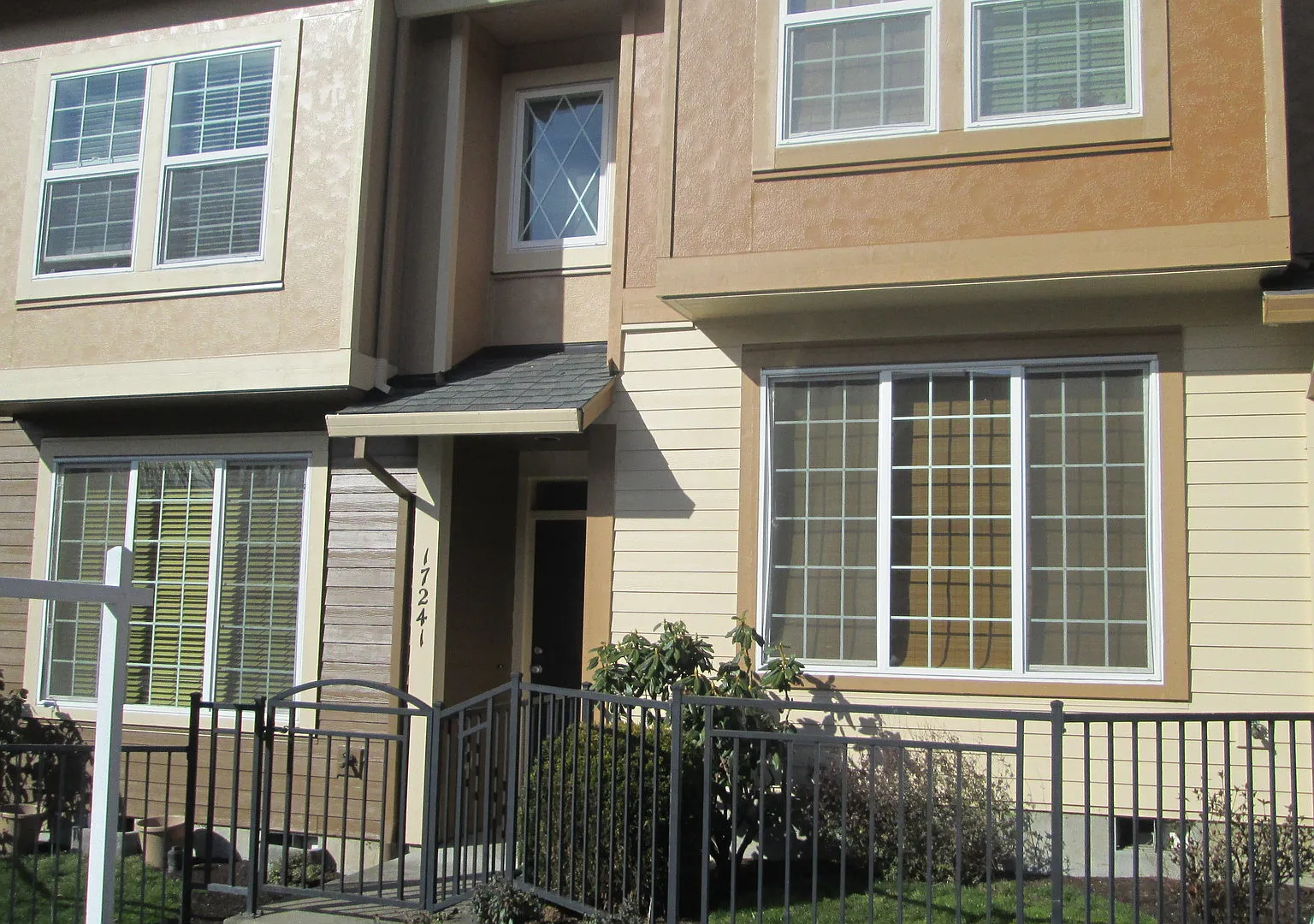 Charming 3 Bedroom | 2.5 Bathroom Townhome | Arbor Station Community | HOA Clubhouse | Pool | Hig... — Photo 1