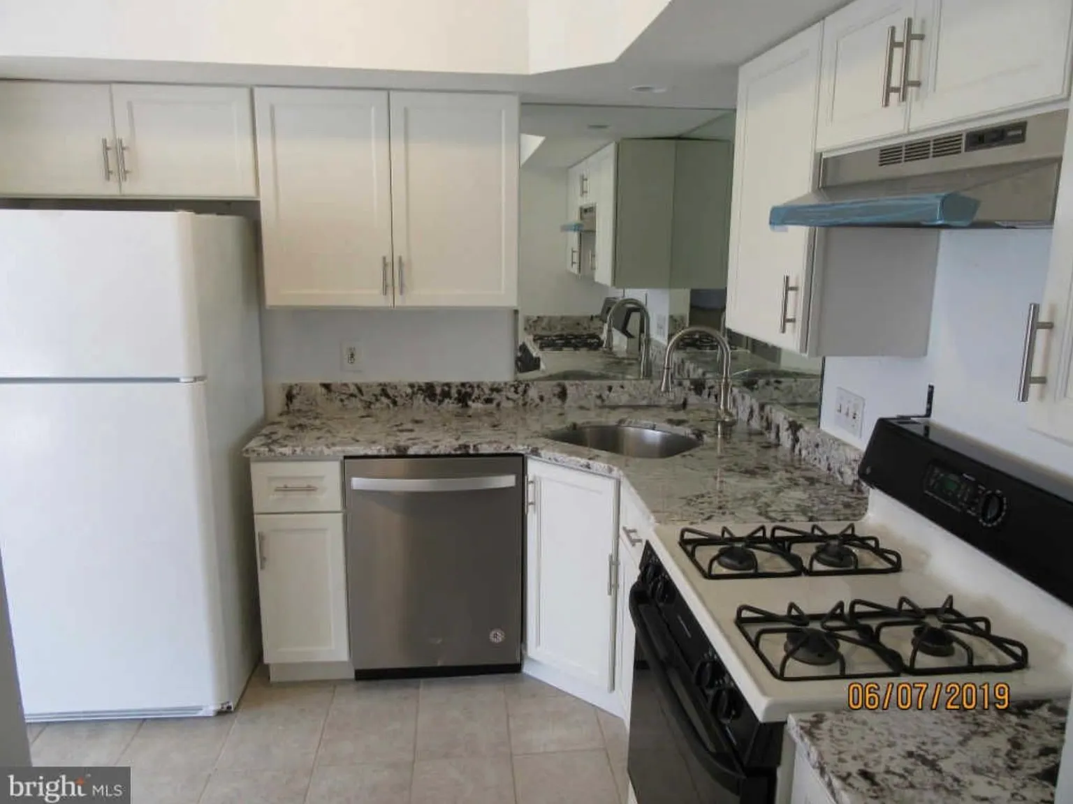3 bed, 2535 sqft, $2,900 — Photo 4