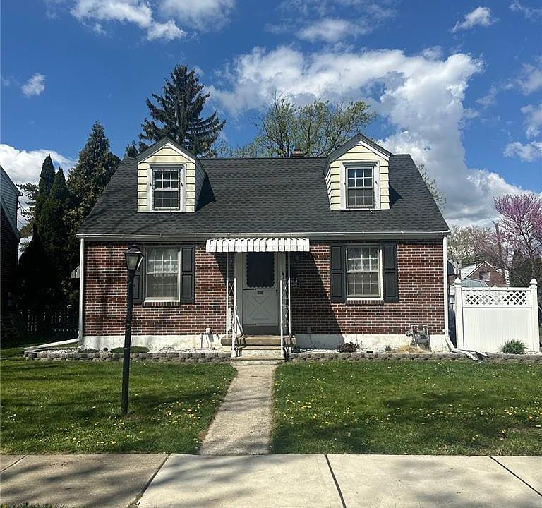 2nd image of 1929 E Pennsylvania St