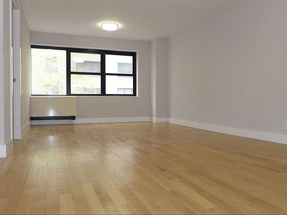 3rd image of 301 E 47th St APT 2L