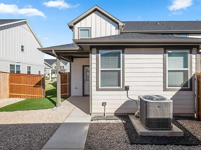 2517 Violet Theo Ln — Photo 35