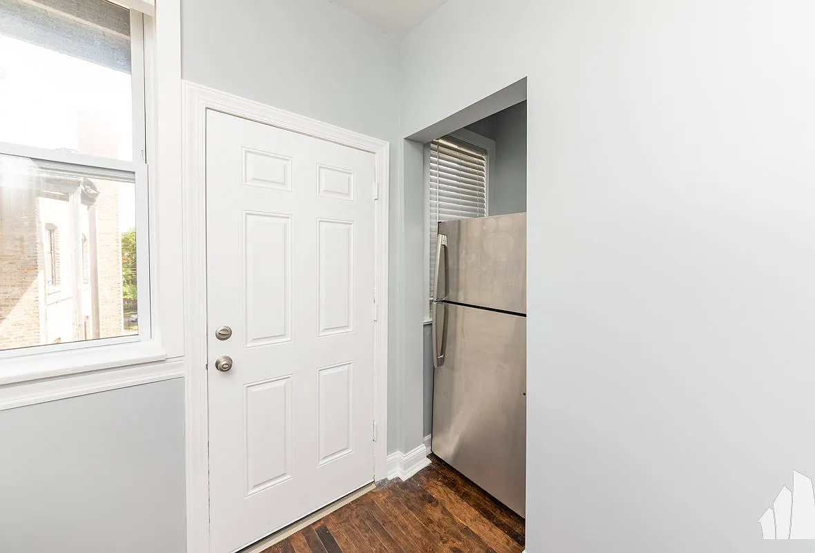 2 bed, 1.0 bath, $2,470 — Photo 3