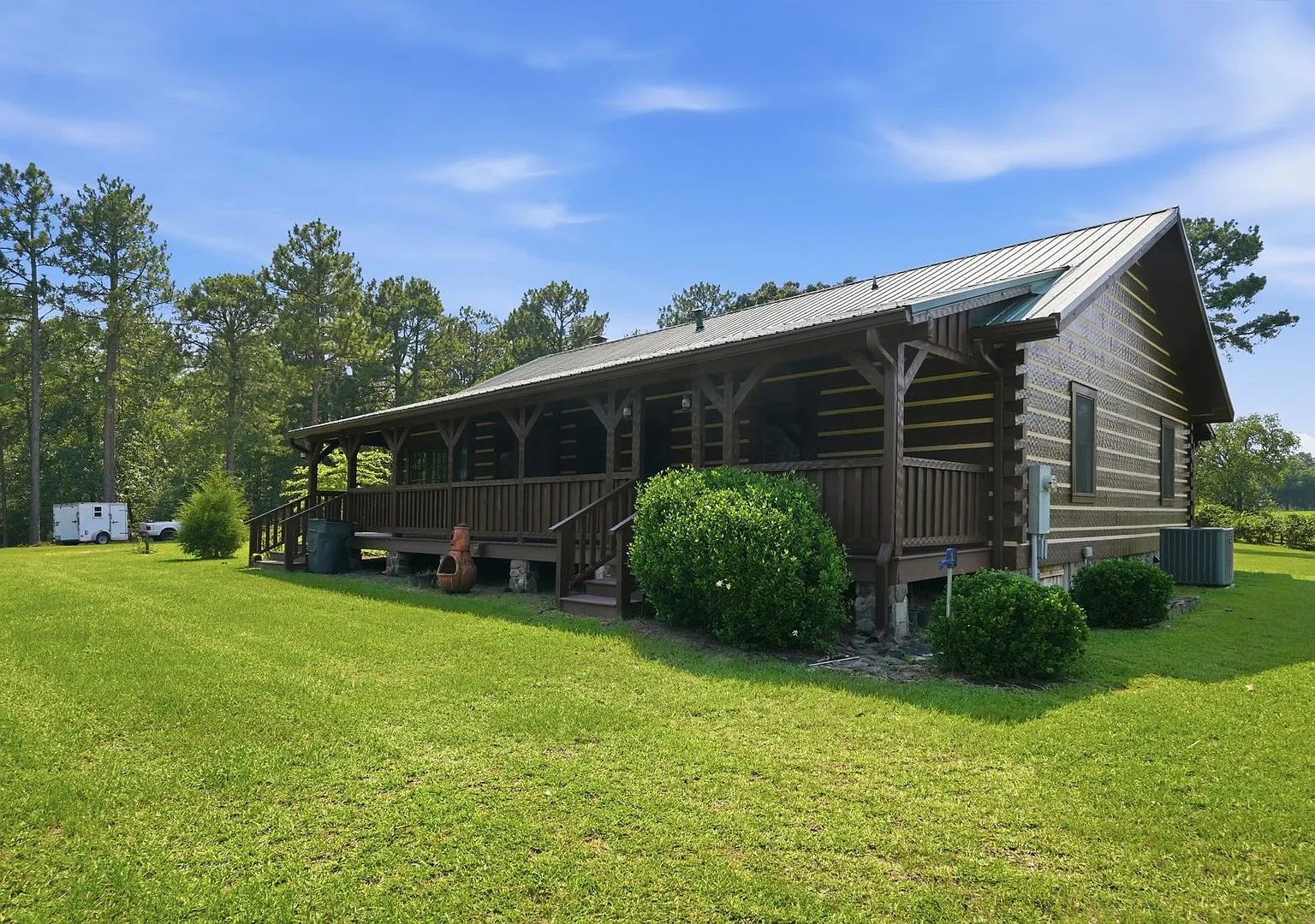 2 Bedroom Log Cabin on 11.98 Acres. — Photo 2