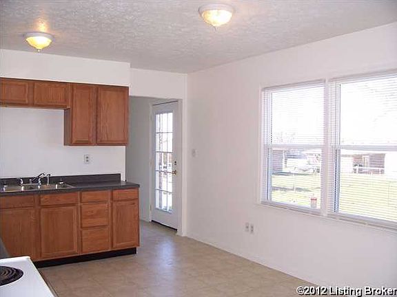 3rd image of 131 Lynnwood Dr