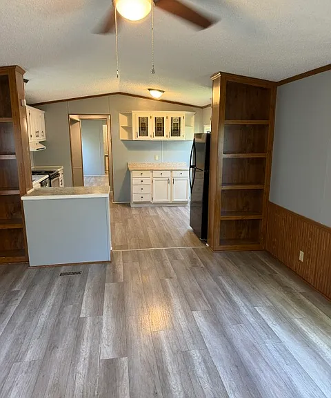 300 Lake Rd #19 — Photo 4