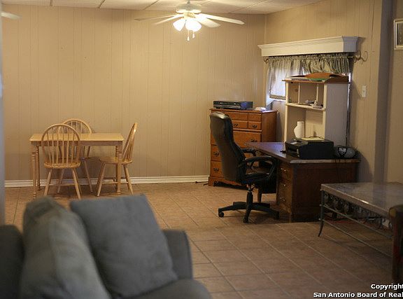 3rd image of 3502 Woodville Dr