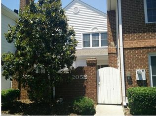 205 Amersham Dr, Yorktown, VA 23693