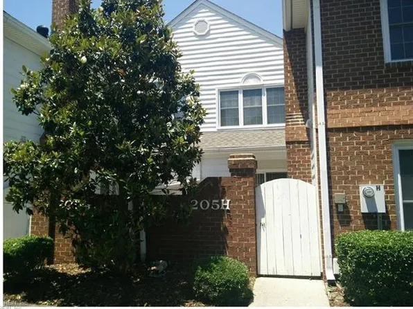205 Amersham Dr, Yorktown, VA 23693