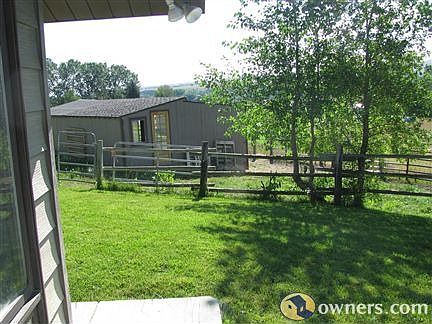 Roomy loafing shed. Corral panels stay.