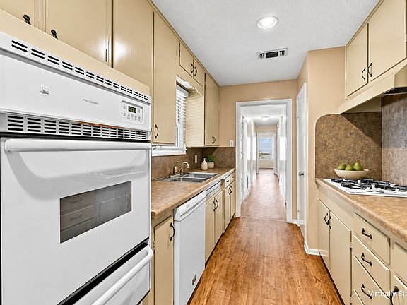 5th image of 204 University Dr