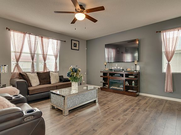 3rd image of 3855 Falcon Crest Dr