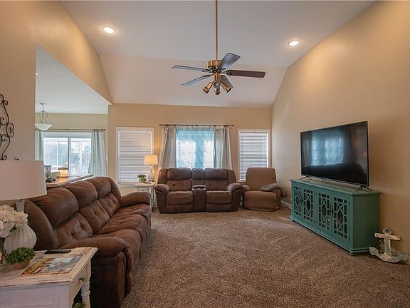 5th image of 135 Baywood Cir