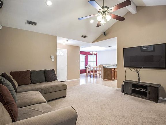5th image of 212 Mesa Wood Dr