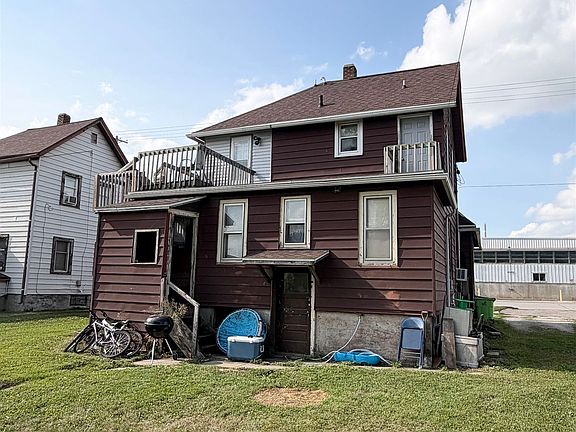 3rd image of 219 W Mill St