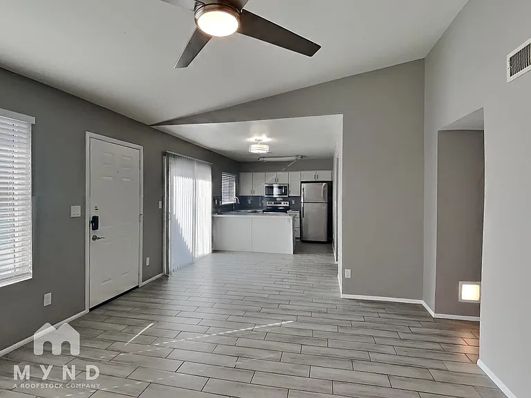 1014 W Malibu Dr — Photo 6