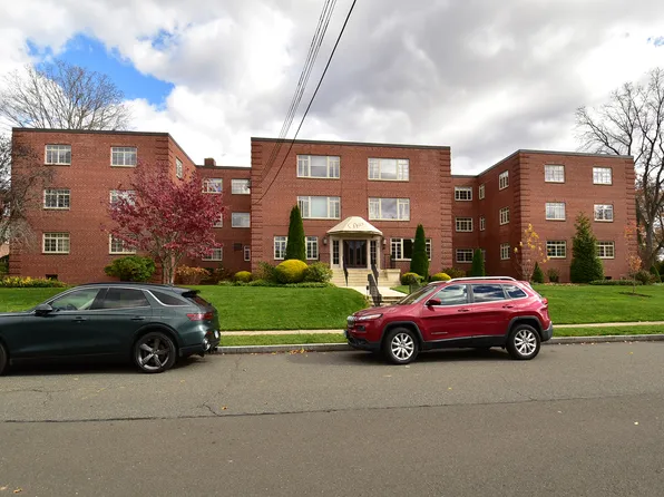 30 Outlook Avenue APT 205, West Hartford, CT 06119