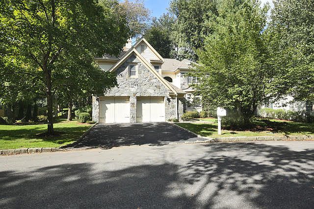 1st image of 6 Westfield Cir