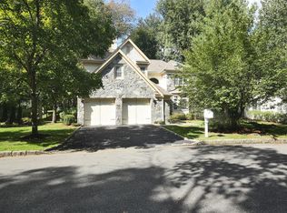 6 Westfield Cir, White Plains, NY 10605