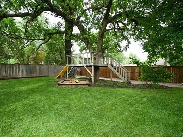 10641 S Sandusky Ave — Photo 47