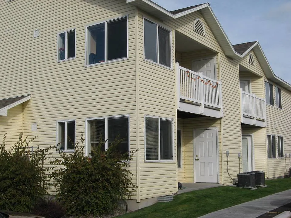 437 W Main St — Photo 2