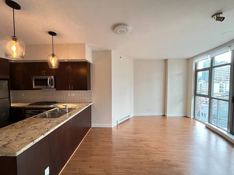 1050 Smithe St #803 — Photo 4